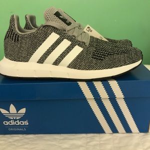 ADIDAS SWIFT RUNS
